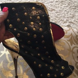 Open tow and help bootie boots